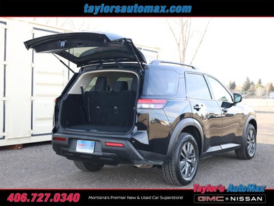 2024 Nissan Pathfinder SV