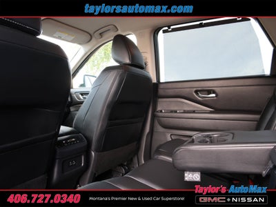 2023 Nissan Pathfinder SL